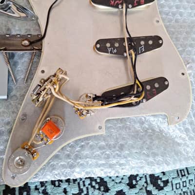 Fender Eric Johnson Stratocaster with Maple Fretboard 2005 - Present - 2-Color Sunburst image 9