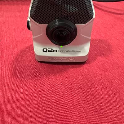 Zoom Q2N Camera/Audio Recorder + 32GB SD card image 1