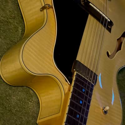 Yamaha AEX1500 Acoustic Electric Hybrid Jazz Guitar - Natural image 5