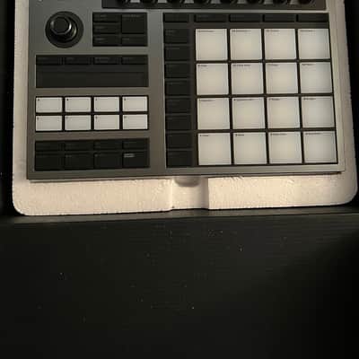 Native Instruments Maschine Plus 2020 - Present - Black image 10