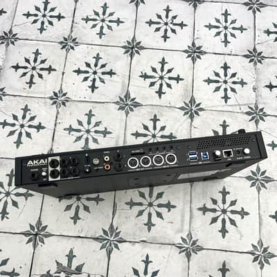 Akai MPC Live II Standalone Sampler / Sequencer image 3