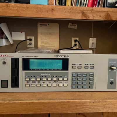 Akai S1000 MIDI Digital Sampler 1986 - White