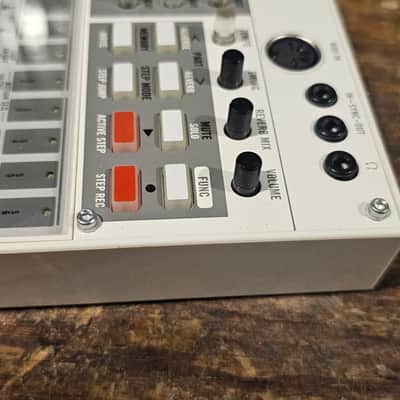 Korg Volca Sample Digital Sample Sequencer 2010s - White image 2