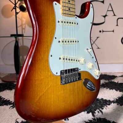 Fender American Standard Stratocaster with Maple Fretboard 2012 ASH 7.4lb image 3