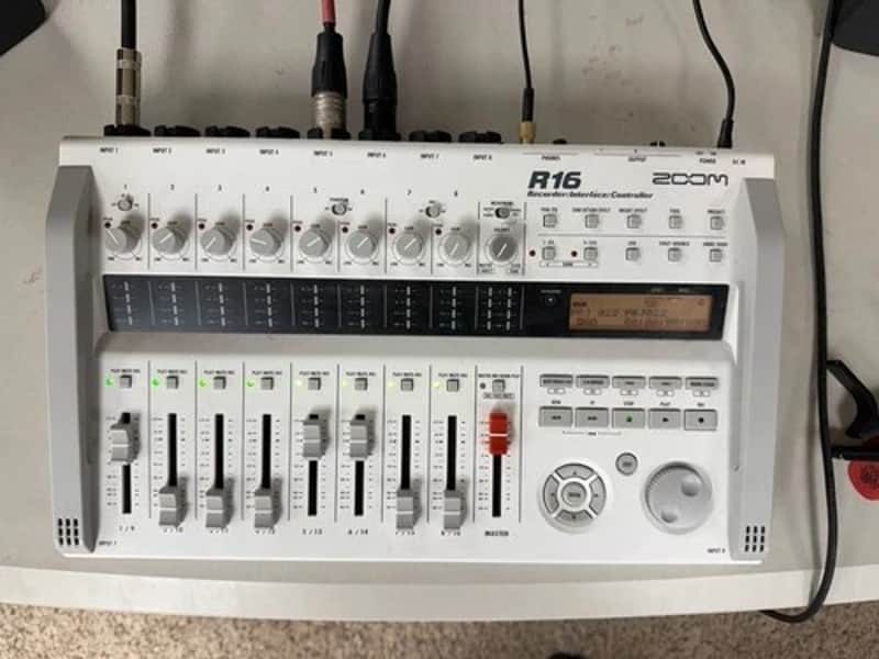 Zoom R16 USB Audio Interface / Digital Multitrack Recorder / Control Surface 2010s - White image 1