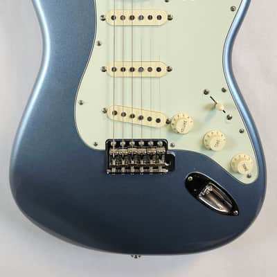 Fender Vintera '60s Stratocaster, Pau Ferro Fingerboard, Ice Blue Metallic, w/Bag image 2