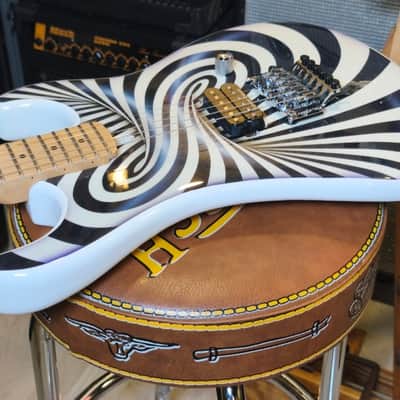 Kramer The 84 Custom Graphics 2021 - The Illusionist 3D Black / White Swirl image 24
