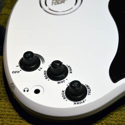 Gibson – Tiger Electronics/Power Tour Mini Toy Guitar image 4