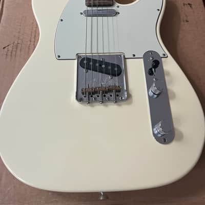 Fender American Professional Telecaster - White image 2