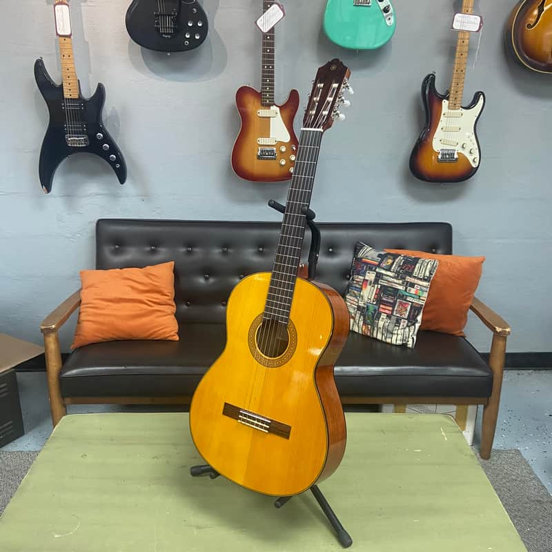 Yamaha CG-142CH Solid Cedar Top Classical Guitar