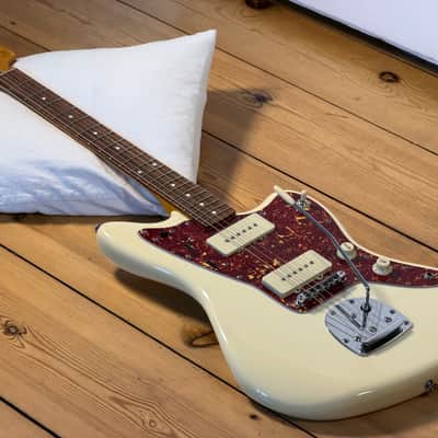 Squier J Mascis Jazzmaster with Rosewood Fretboard 2012 - 2017 - Vintage White image 1