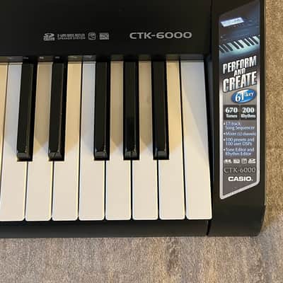 Casio WK-6000 76-Key Portable Workstation Keyboard (with cracked corner) image 6