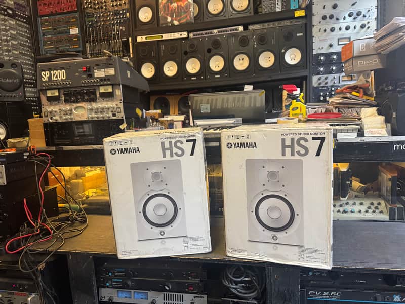 Pair Yamaha HS7 White 6.5" Powered Studio Monitors HS 7 W  MINT //ARMENS// image 1