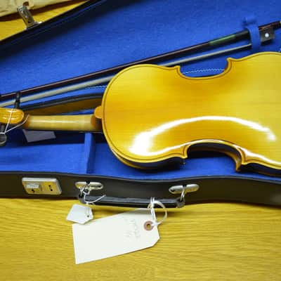 Violin 3/4 with case and bow Brand new image 17