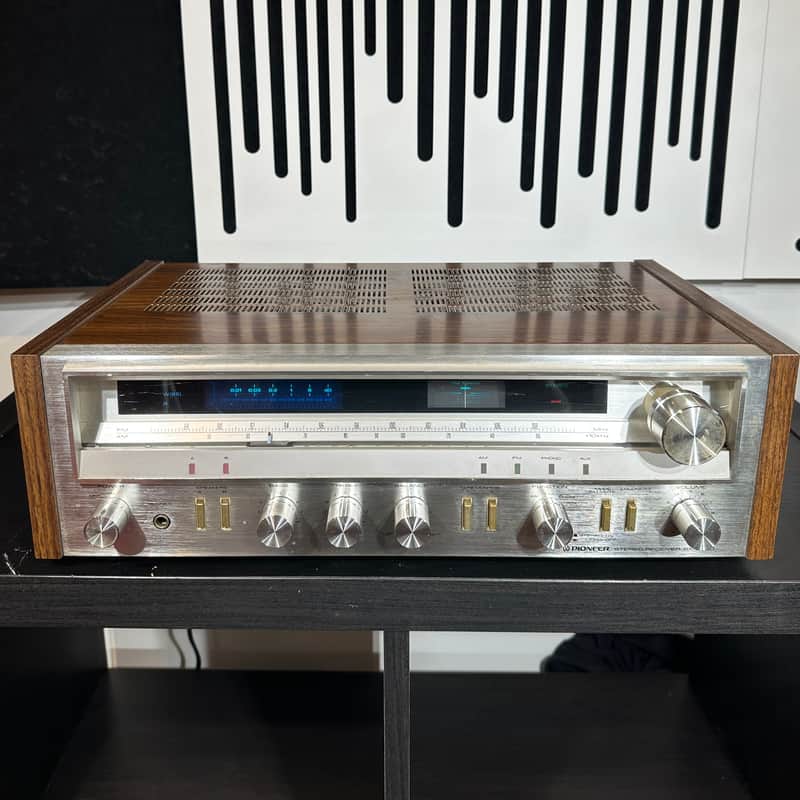 Pioneer SX-3600 30-Watt Stereo Solid-State Receiver 1980 - 1981 - Silver image 1