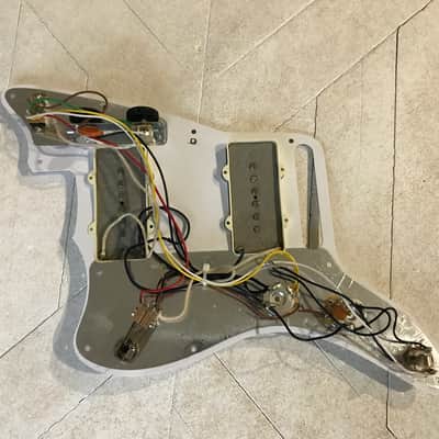 Fender Jazzmaster Loaded pickguard with 65' AVRI pickups image 2