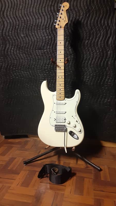 Fender Stratocaster HSS 2022 - White image 1