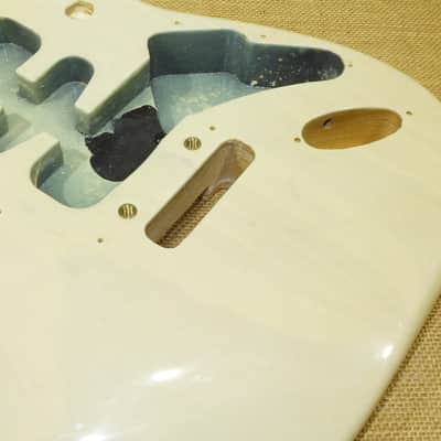 Body Ash White Blonde 4lbs, 1998 Fender American Deluxe  Stratocaster image 5