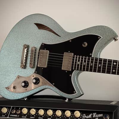 Novo Miris H2 Custom - Relic Ice Blue Metallic Sparkle  Sumpfesche Body, Ebenholz Griffbrett, Fralin PAFs, nur 3,15kg! ​​ 2025 - Ice Blue Metallic Sparkle Aged Relic image 16