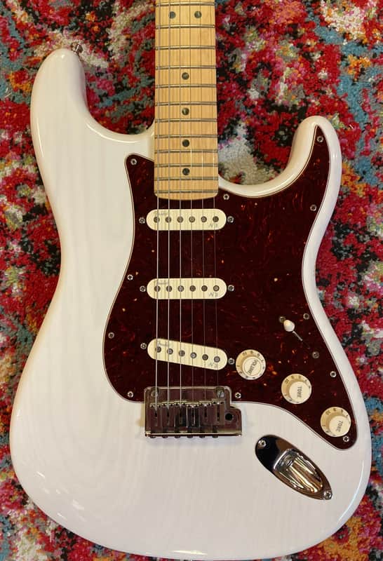 Fender American Deluxe Ash Stratocaster 2015 White Blonde, Very Good, SKU: 9077GT image 1