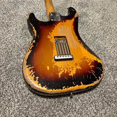 Fender Mike McCready Signature Stratocaster 2023 - Present - 3-Color Sunburst Relic image 2