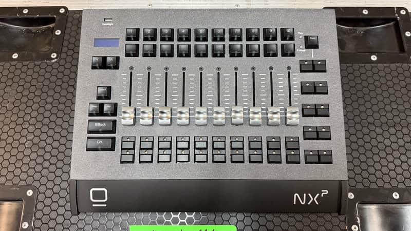 Obsidian NX-P 10 Fader and 4-Universe Motorized ONYX Wing image 1