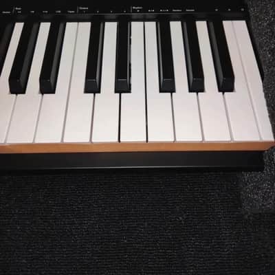 Novation Launchkey 88 MKIII MIDI Keyboard Controller 2022 - Present - Black image 4