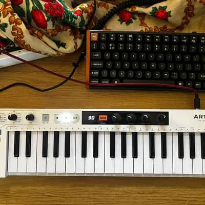 Arturia KeyStep 37 MIDI Controller (White)