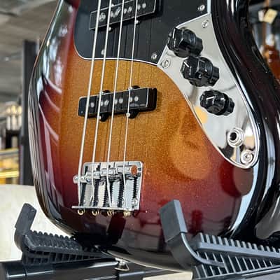 FENDER LTD Player II Jazz Bass - Sparkle 3-Colour Sunburst image 3
