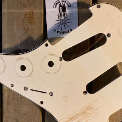General Vintage Tone Stratocaster 1972 Pickguard parchement classic aged white 1972 Classic white image 7