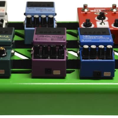 Gator GPB-BAK Aluminum Large Pedalboard, 23.75" x 10.66" w/ Softcase, Screamer Green image 4