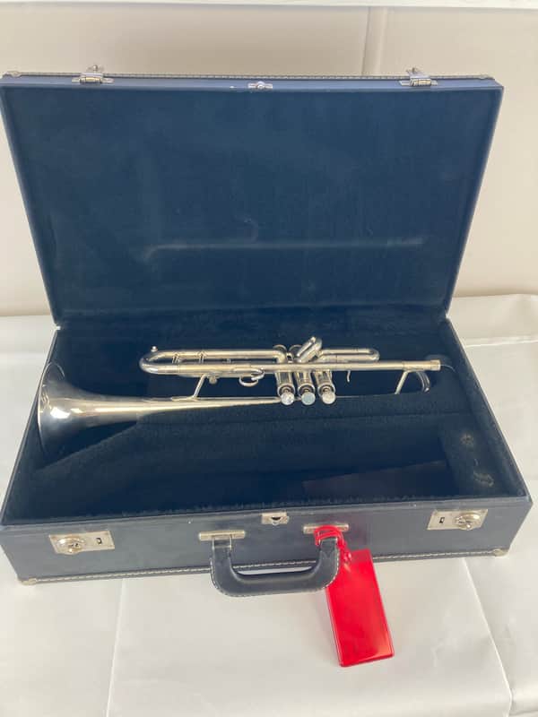 Getzen 700 Eterna Bb Trumpet – Silver Plated – Intermediate Model – w/ Case – Excellent Condition SM#1359 image 1
