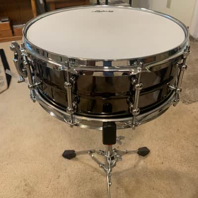 Ludwig LU6514C Universal Brass 5.5x14" Snare Drum with Triple Flange Hoops 2022 - Present - Black Nickel over Brass with Chrome Hardware image 3