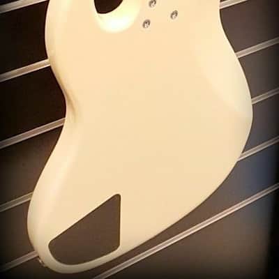 Clover Apeiron H4, Vintage White Gloss image 12