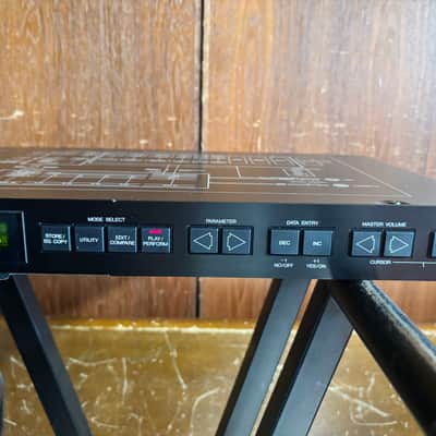 YAMAHA TX81Z FM TONE GENERATOR SYNTHESIZER New internal battery image 4