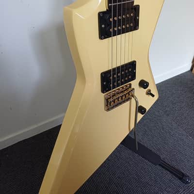 Aria Pro II ZZ Deluxe 1983 Explorer Type Cream White Original soft case image 10