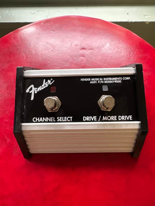Fender 005-0419-000 2-Button Channel / Drive Footswitch with 1/4" Jack