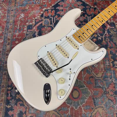 *Video* Fender JV Modified 60's Stratocaster Olympic Soft V Neck White Hard Case - 2022 image 4