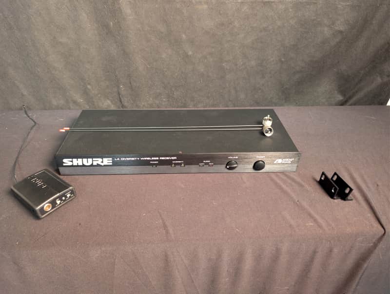 L4 MARCAD Rack Diversity Wireless Receiver and L11-CU Wireless Guitar Transmitter image 1