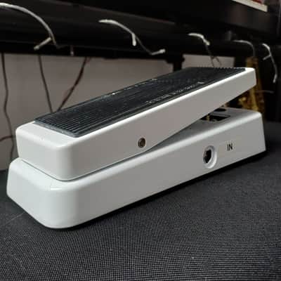 Dunlop 105Q Cry Baby Bass Wah 1999 - Present - White image 6