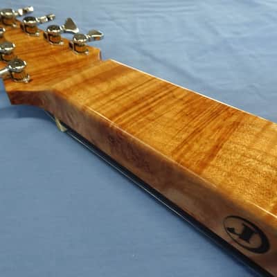 Rukavina 8 String Ripple Lap Steel -- 22.5" Curly Maple image 8