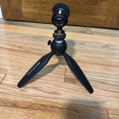 Shure MOTIV MV88+ Video Kit with iOS / USB Condenser Microphone 2019 - Present - Black image 2