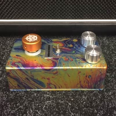Flattley Guitar Pedals Solaris - Fuzz Pedal with Boost Oil Slick Graphics/Blue Halo Lt image 3
