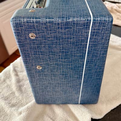 Supro 1622RT Tremo-Verb 25-watt 1x10" Tube Combo Amplifier 2010 - Blue/Silver Tolex image 5