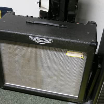 Traynor DG30D2 DynaGain 30-Watt 1x12" Solid State Guitar Combo with DSP Effects