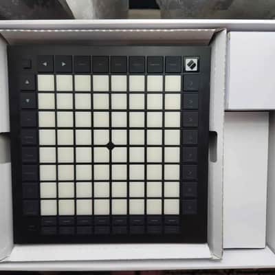 Novation Launchpad Pro MKIII Pad Controller 2020 - Present Black image 5