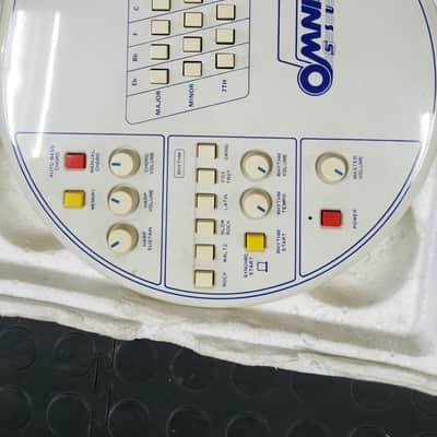 Suzuki OM-27 Omnichord 1981 - White image 2