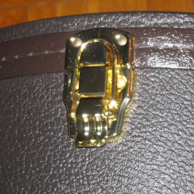 new open box very near A+ genuine Taylor Grand Auditorium Deluxe Brown Hardshell Case (5201-55) textured dark brown vinyl over 3-ply wooden structure, Foam padding covered w/ red plush crushed velvet lining, brass plated latches, padded handle image 23