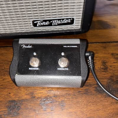 Fender Tone Master Deluxe Reverb 2-Channel 22-Watt 1x12" Guitar Combo image 7