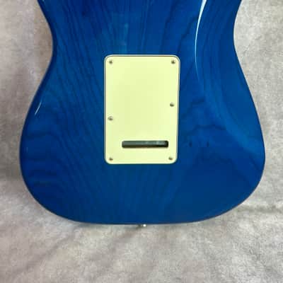 Fender Deluxe Players Stratocaster with Maple Fretboard 2017 - Sapphire Blue Transparent image 5